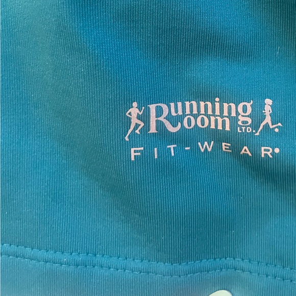 Running hoodie with zip-pockets. - Picture 2 of 4